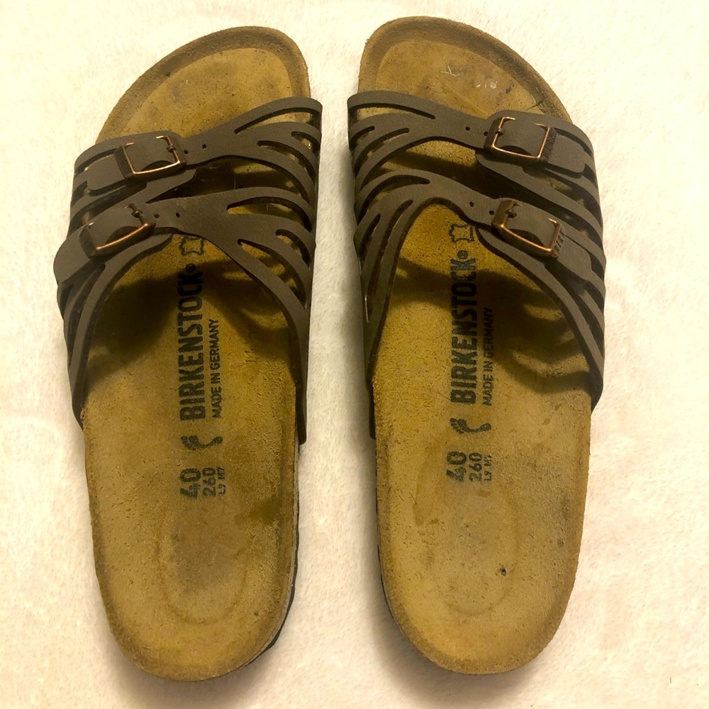 Size 9 Birkenstock’s. Gently worn